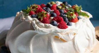 Pavlova Nedir? Kolay Pavlova Tatlısı Tarifi