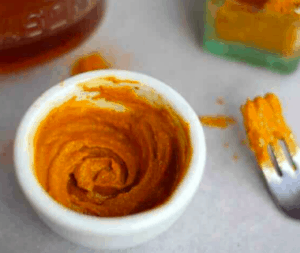 Sivilce için zerdeçal maskesi