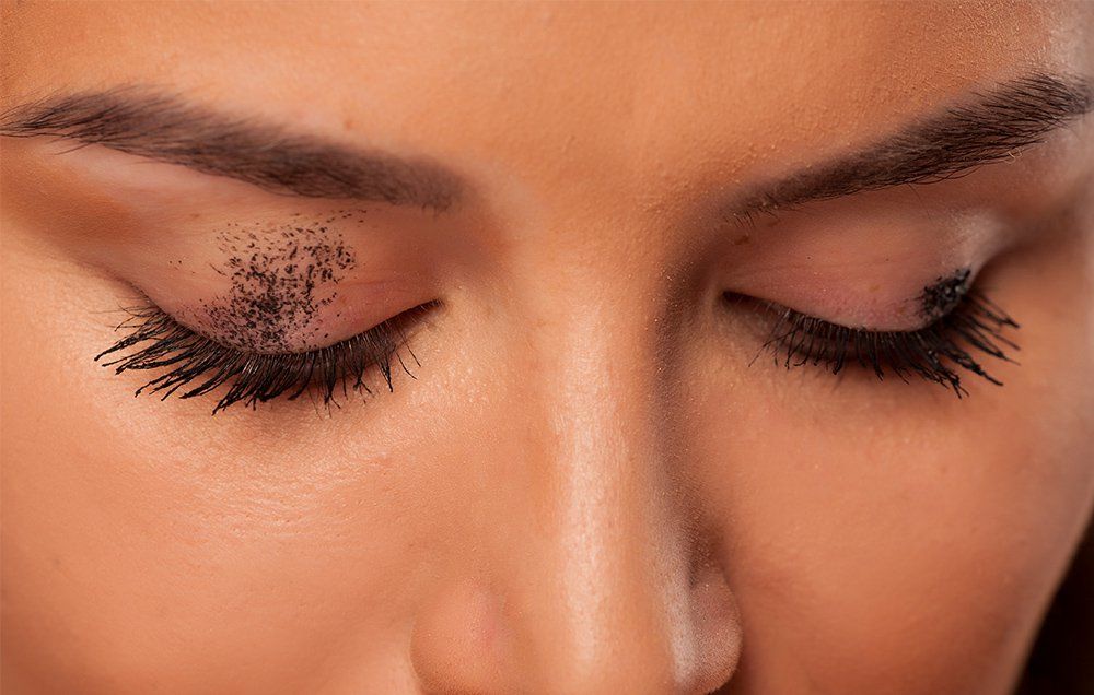 Eyeliner Sürerken Kirpiklerime Bulaşıyor