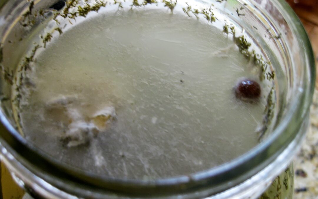 Turşunun Üstünün Beyazlaması Neden Olur ve Yenir mi?