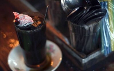 Kopi Joss Kahve: Endonezya’nın Sıcak Kömürlü Kahvesi