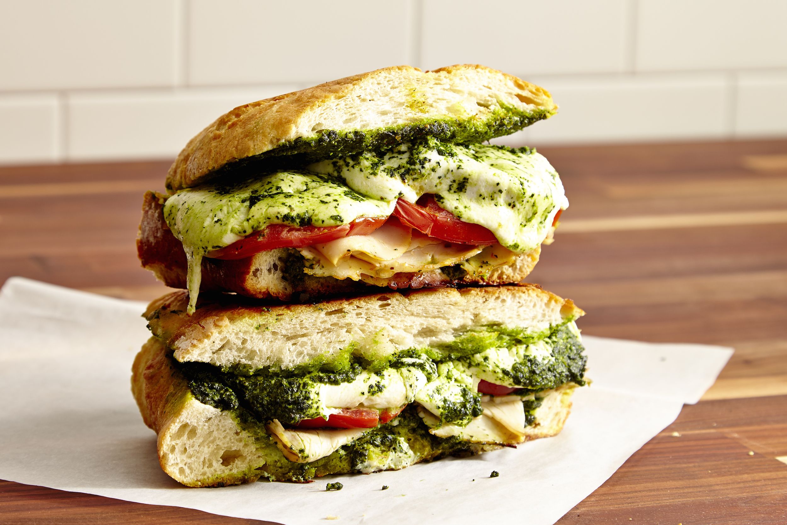 Pesto soslu sandviç Tarifi