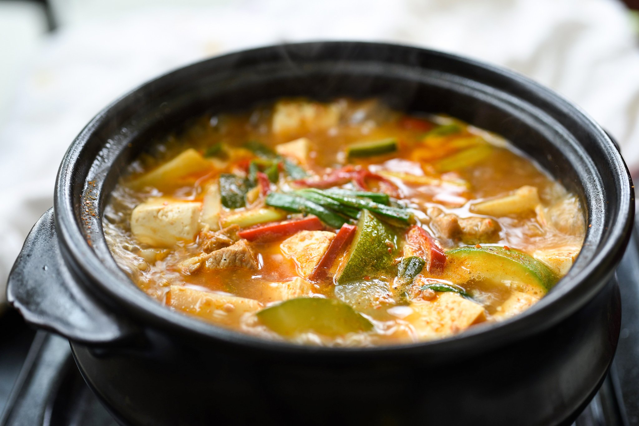 Soya Ezmeli Sebze Çorbası tarifi (Doenjang Jjigae)