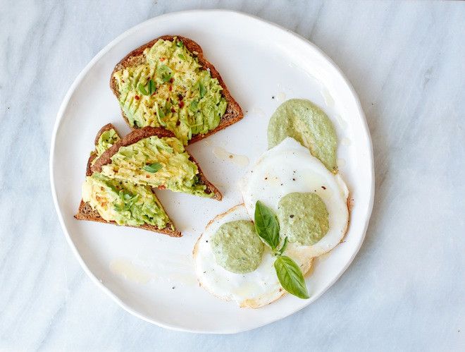 Pestolu avokado tost tarifi