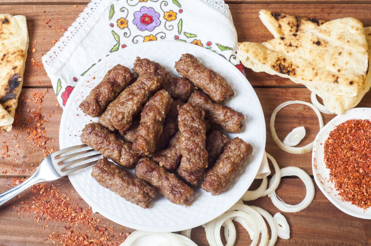 cevapi köfte yemeği