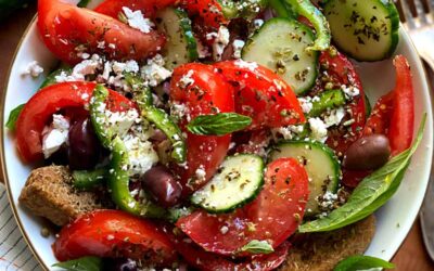 Horiatiki (Yunan Köy Salatası) Tarifi