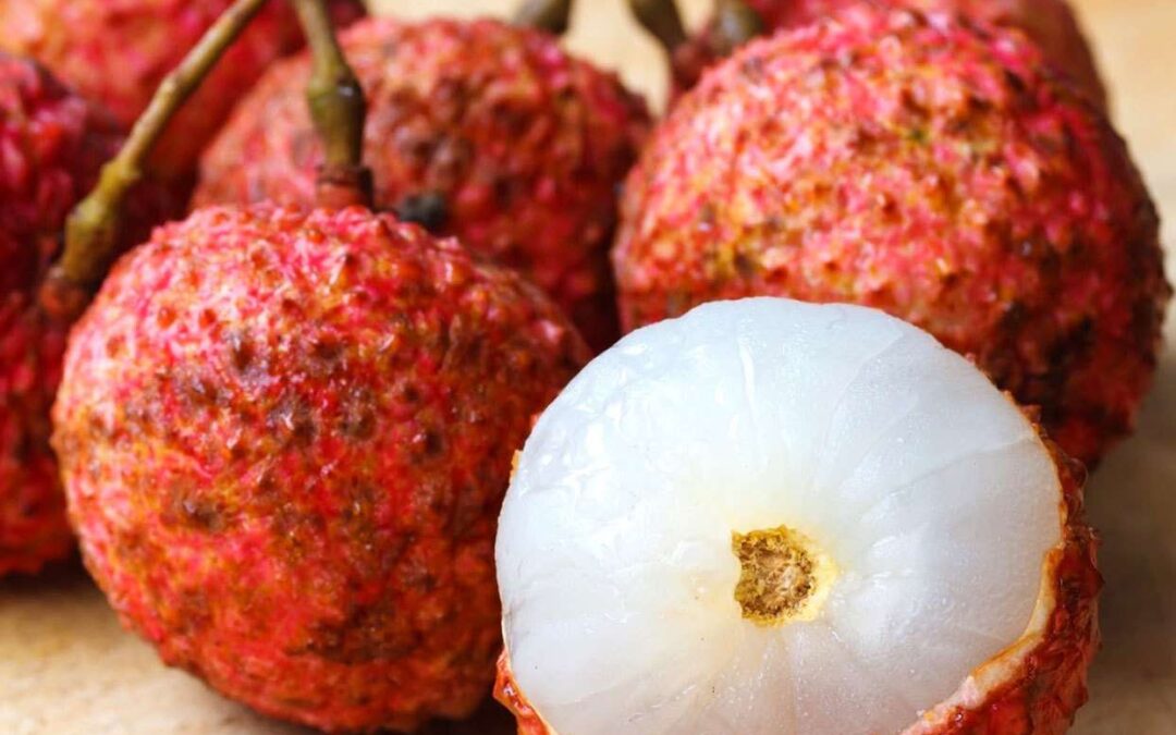 Lychee Meyvesi Nedir? Nasıl Yenir?