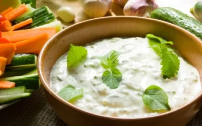 Ekşi Erik Mezesi Tarifi (Yoğurtlu)